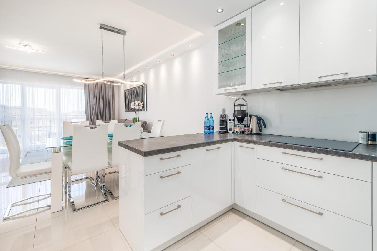 Stylish Vacation Apartment With Parking In Miedzyzdroje By Noclegi Renters Exteriör bild