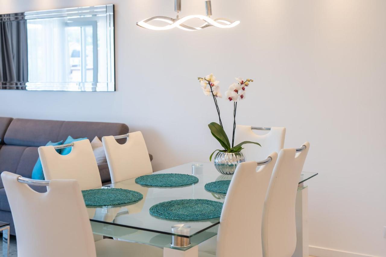 Stylish Vacation Apartment With Parking In Miedzyzdroje By Noclegi Renters Exteriör bild